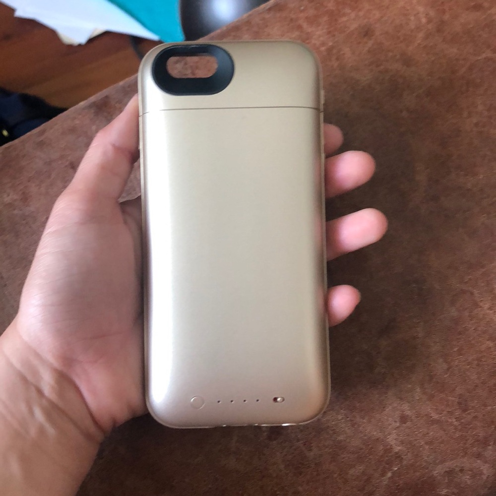 MOPHIE iPhone 7or 8 charging case